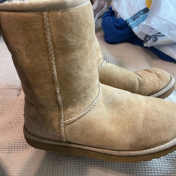 UGG Women’s Classic Short Boot Sand - Picture 4 of 10